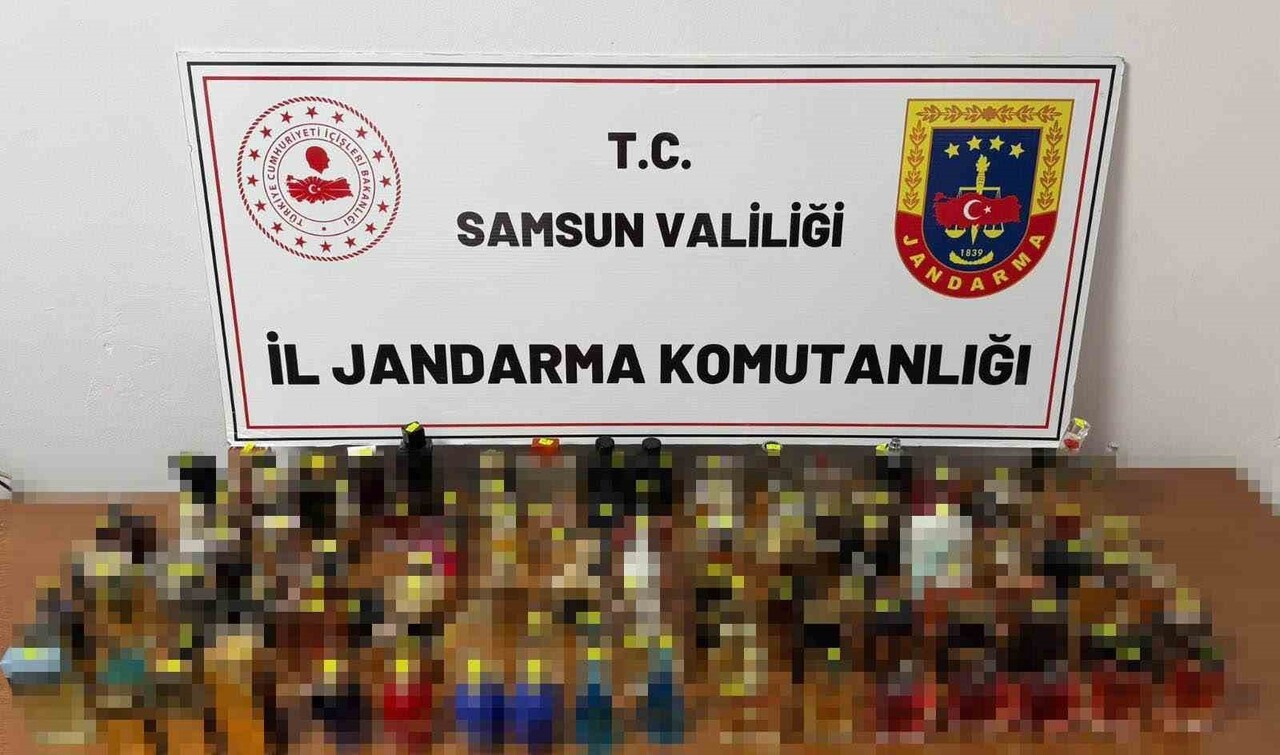 SAMSUN’DA JANDARMA EKİPLERİ, GÜMRÜK KAÇAĞI PARFÜM BULUNDURAN BİR ŞAHSI YAKALAYARAK 320 ADET PARFÜM...