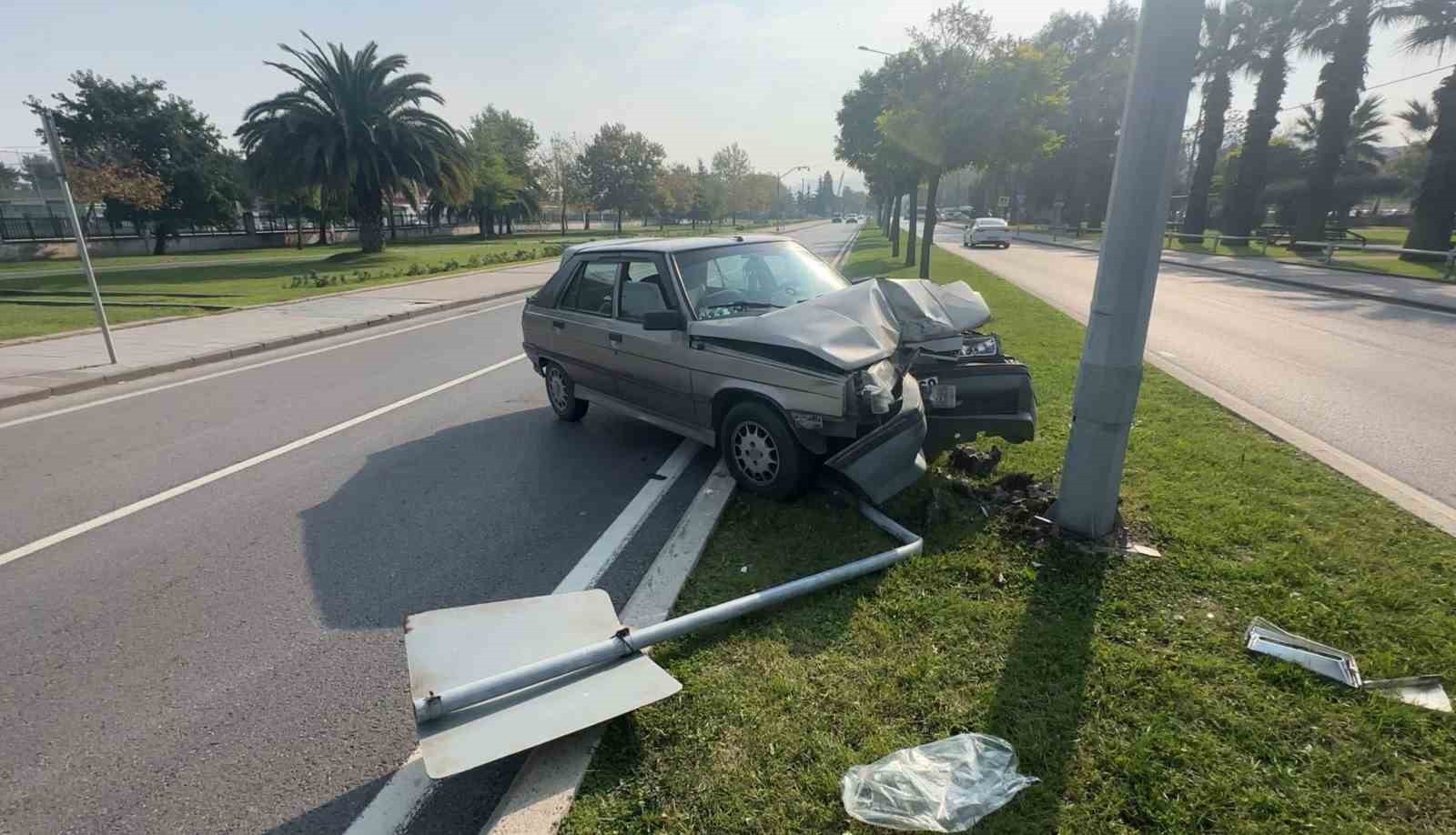 SAMSUN’DA SÜRÜCÜSÜNÜN YAYAYA ÇARPMAMAK İÇİN ANİ FREN YAPTIĞI OTOMOBİL KONTROLDEN ÇIKARAK...