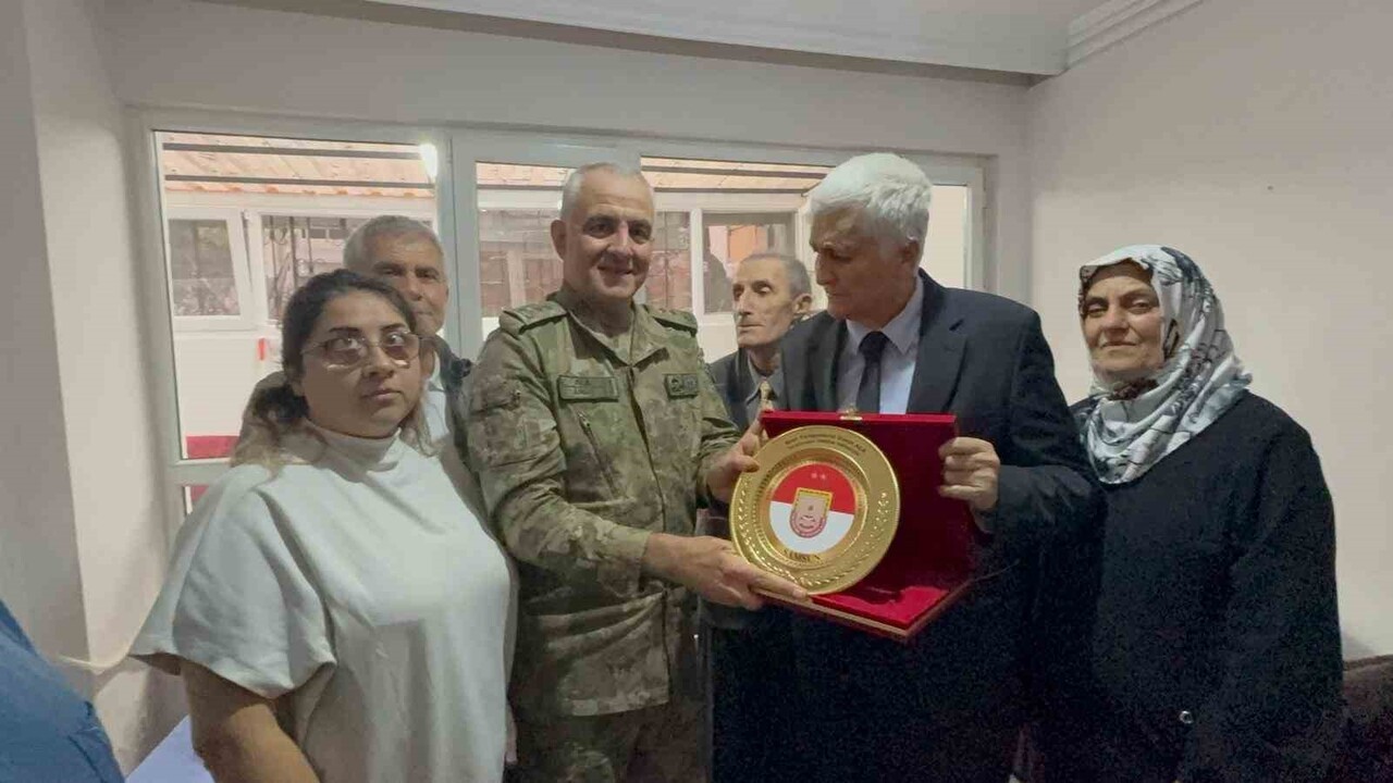 SAMSUN GARNİZON KOMUTANI GAZİ TÜMGENERAL DAVUT ALÂ, ALTI NOKTA KÖRLER DERNEĞİ SAMSUN ŞUBESİ’NDE...