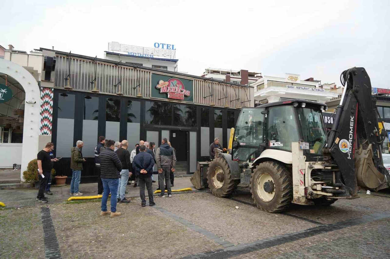 SAMSUN’UN ATAKUM İLÇESİNDE SAHİL HATTINDA BULUNAN BİR EĞLENCE MEKANINDA, KAÇAK YAPI GEREKÇESİYLE...