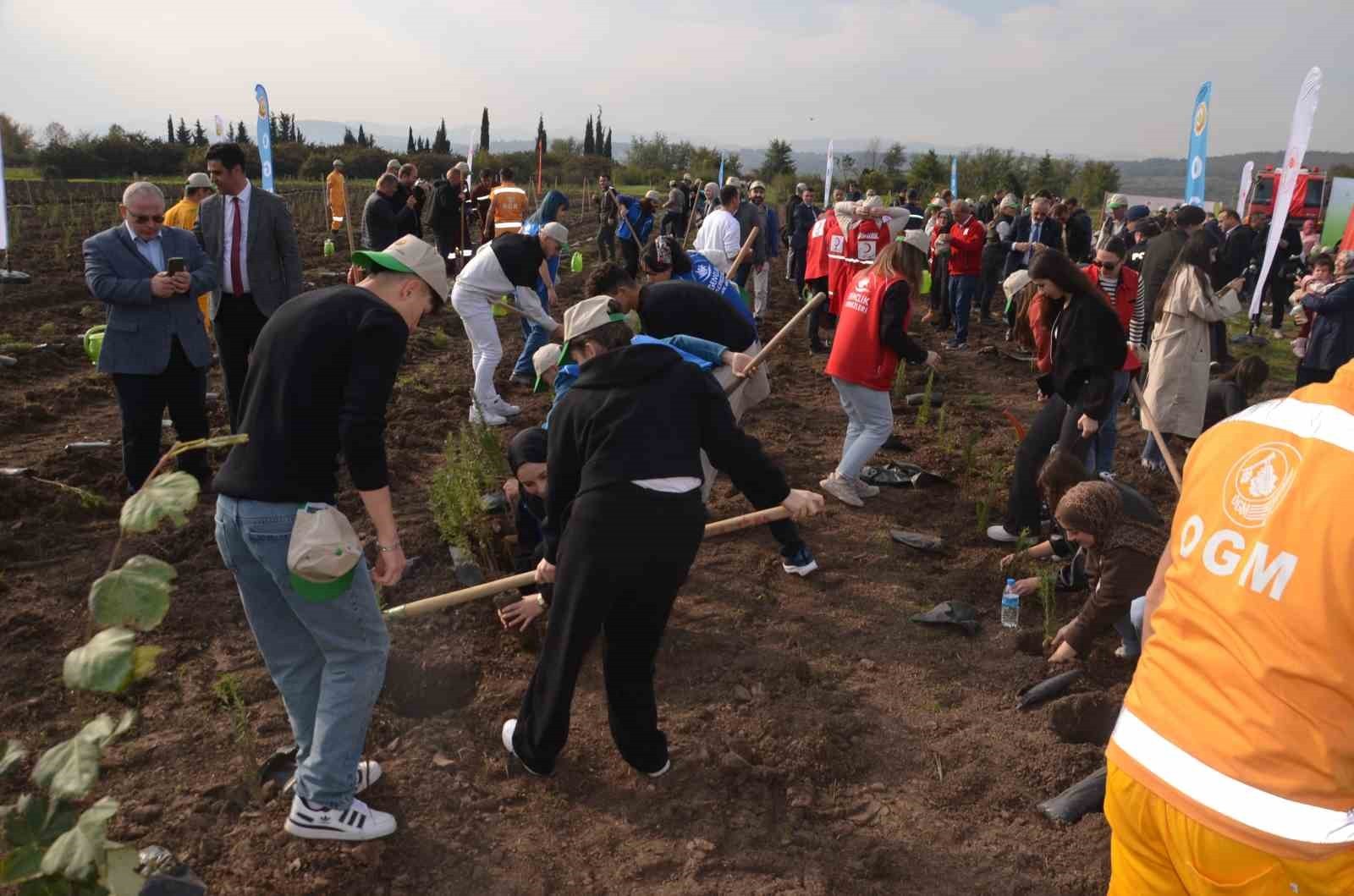 SAMSUN’UN BAFRA İLÇESİNDE, 11 KASIM MİLLİ AĞAÇLANDIRMA GÜNÜ DOLAYISIYLA DÜZENLENEN ETKİNLİKTE 8...