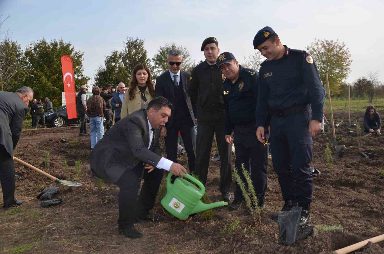 SAMSUN’UN BAFRA İLÇESİNDE, 11 KASIM MİLLİ AĞAÇLANDIRMA GÜNÜ DOLAYISIYLA DÜZENLENEN ETKİNLİKTE 8...