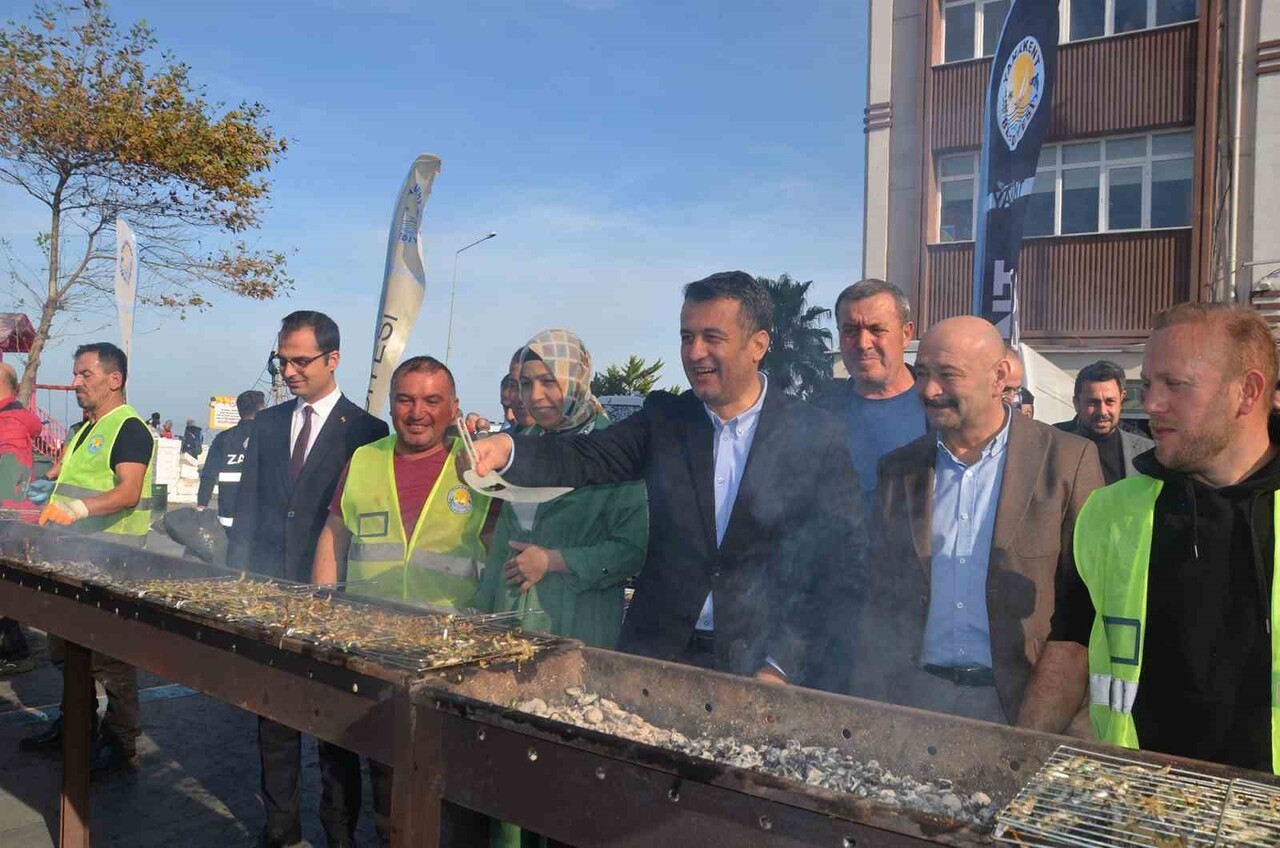 SAMSUN’UN YAKAKENT İLÇESİ, BU YIL DÜZENLENEN HAMSİ FESTİVALİ İLE BİNLERCE ZİYARETÇİYİ AĞIRLADI....