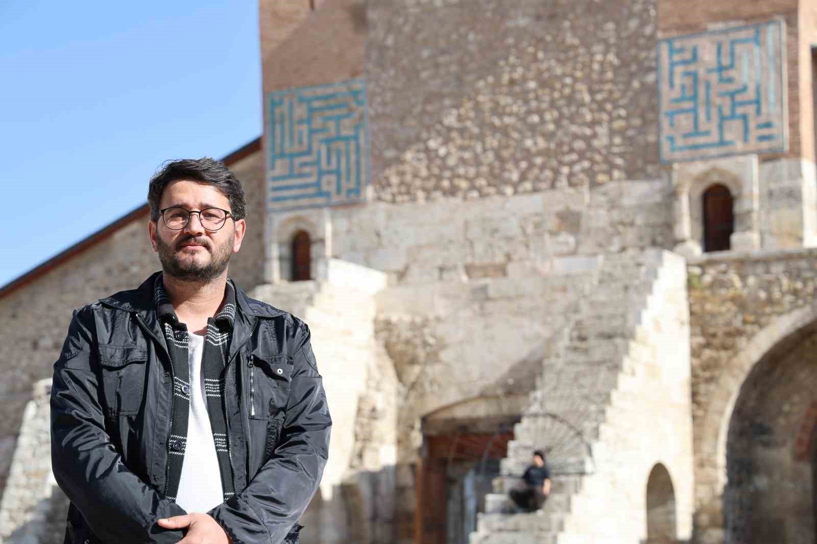 SANAT TARİHÇİSİ YUNUS BUDAKTAŞ, ROZET, YÜZÜK VE MİNARELERDEKİ MOTİFLERİN KUFİ YAZININ MÂ’KILÎ...