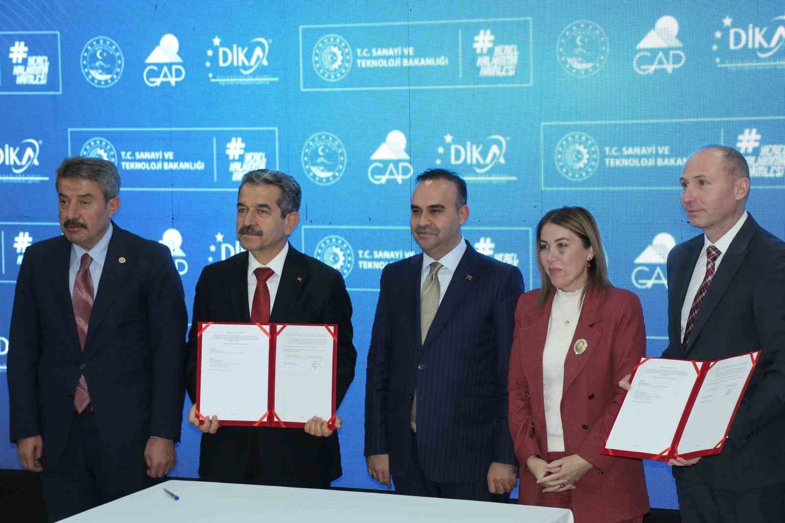 SANAYİ VE TEKNOLOJİ BAKANI MEHMET FATİH KACIR, BİR DİZİ ZİYARET VE TEMASLARDA BULUNMAK ÜZERE...