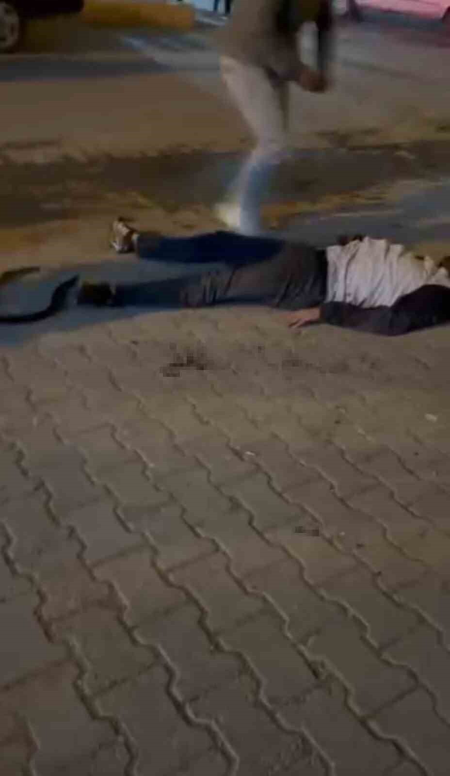 ŞANLIURFA'DA İKİ GRUP ARASINDA ÇIKAN TAŞLI, SOPALI VE BIÇAKLI KAVGADA 3 KİŞİ YARALANDI.