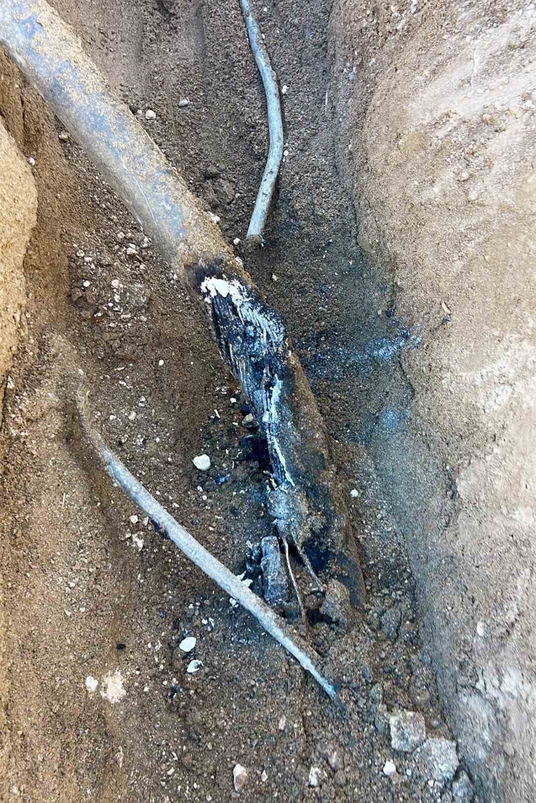 ŞANLIURFA'DA KAÇAK HAT ÇEKİLEN ELEKTRİK PANOLARI ALEV ALARAK KULLANILAMAZ HALE GELDİ. YANAN...