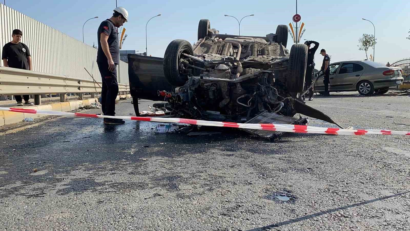 ŞANLIURFA'DA ZİNCİRLEME TRAFİK KAZASI: 2 ÖLÜ, 2 YARALI