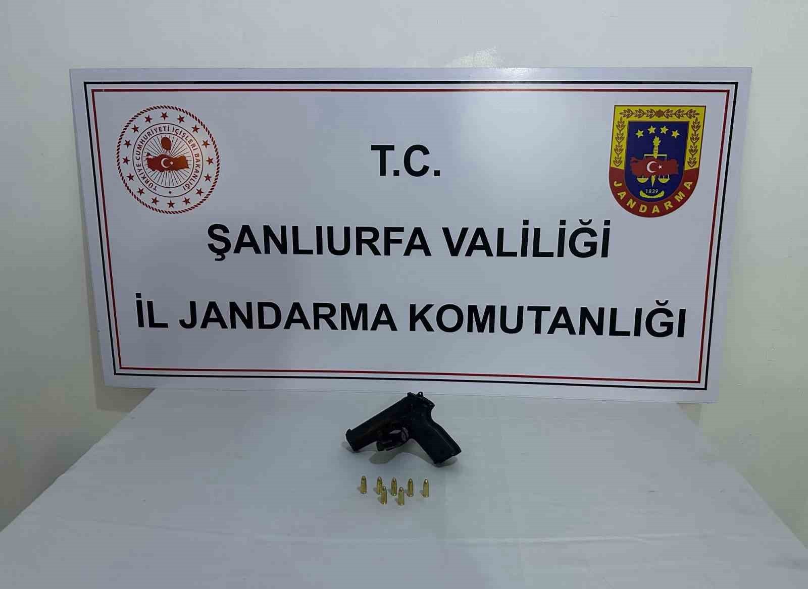 ŞANLIURFA'NIN BOZOVA, SURUÇ VE HALFETİ İLÇELERİNDE DÜĞÜNLERDE SİLAHLA HAVAYA ATEŞ EDEN 5 ŞÜPHELİ...