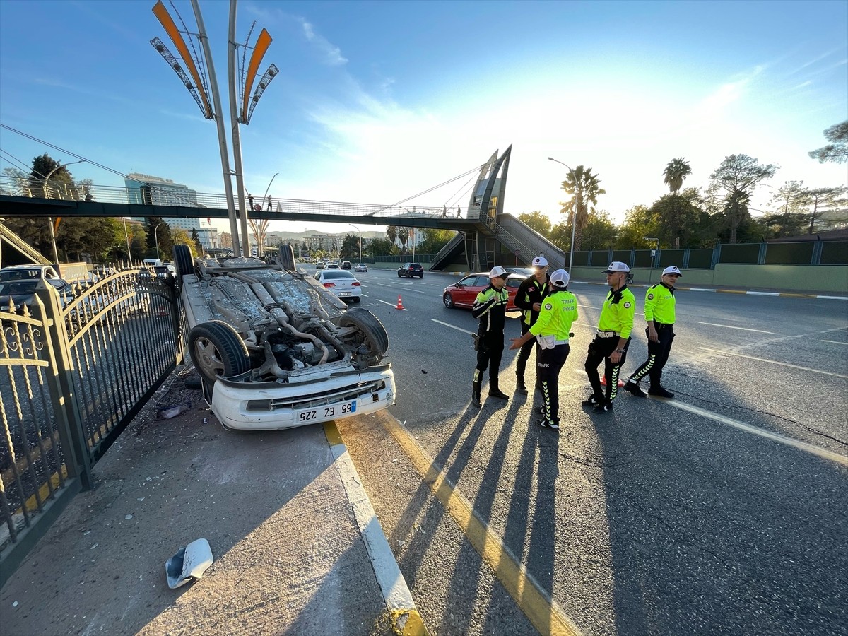 Şanlıurfa'nın Haliliye ilçesinde otomobilin devrilmesi sonucu 5 kişi yaralandı. İhbar üzerine...