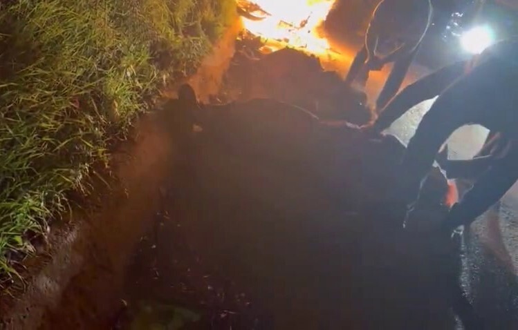 SAPANCA İLÇESİNDE OTOMOBİL İLE MOTOSİKLETİN ÇARPIŞMASI NETİCESİNDE MEYDANA GELEN KAZADA 1'İ AĞIR 2...