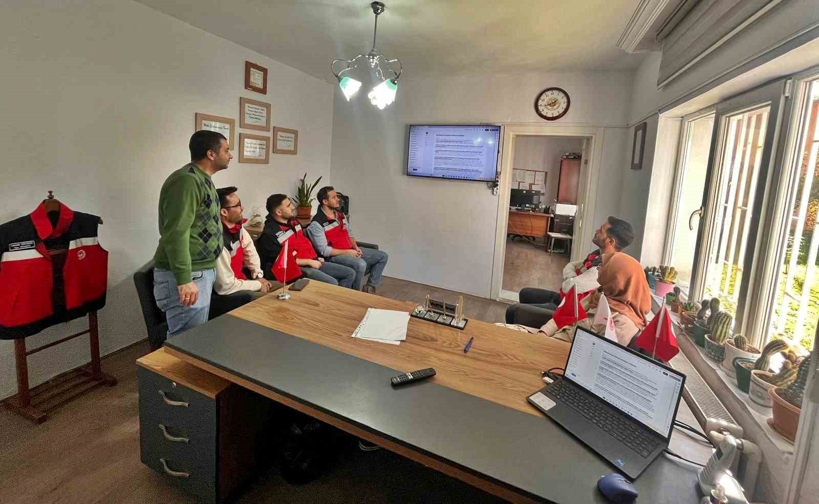 ŞAPHANE VE PAZARLAR İLÇE TARIM PERSONELİNE, "ÇİĞ SÜT SAĞIM HİJYENİ" KONULU EĞİTİM