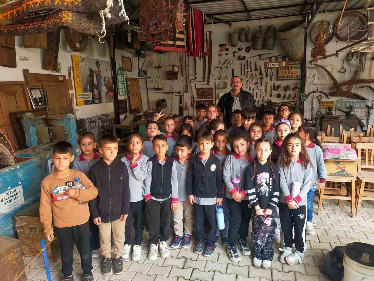 SARIGÖL ŞEHİT ESİN AKAY İLKOKULU 2-B SINIFI ÖĞRENCİLERİ, SINIF ÖĞRETMENLERİ CAN DOĞAN ÖNCÜLÜĞÜNDE...