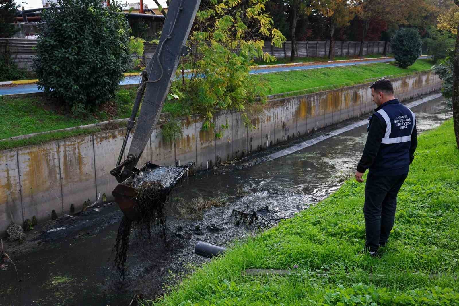 SASKİ, ÇARK DERESİ’NDE ÇEVRE VE HAVZA SAĞLIĞI İÇİN TEMİZLİK ÇALIŞMALARINI SÜRDÜRÜYOR. BU KAPSAMDA...