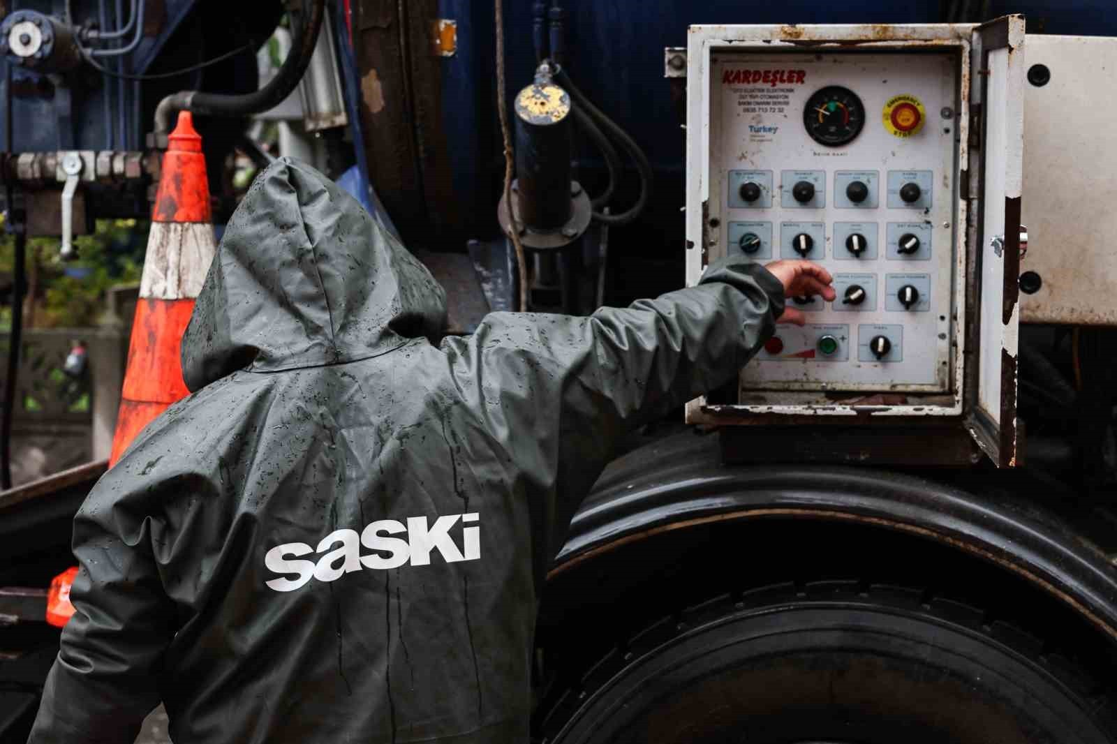 SASKİ, GECE SAATLERİNDEN İTİBAREN ARALIKSIZ ŞEKİLDE ETKİLİ OLAN YAĞIŞIN OLUMSUZLUKLARA SEBEP...