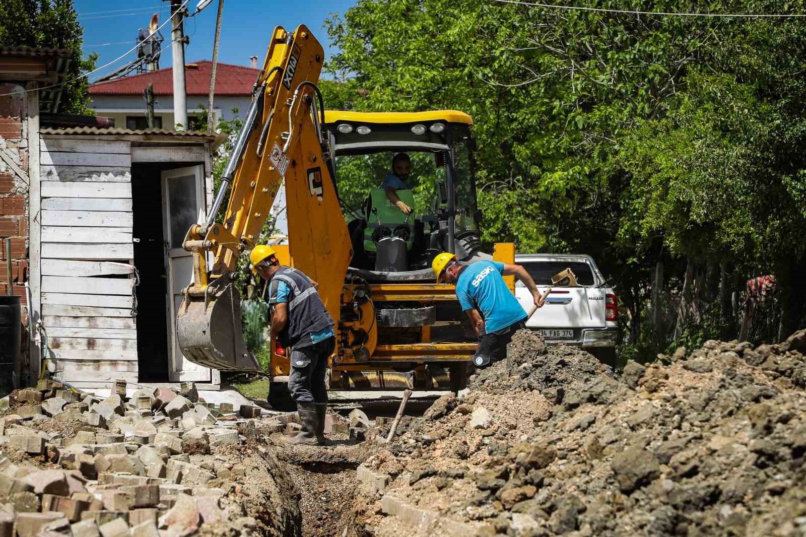 SASKİ, SU KAYIPLARINI ÖNLEMEK İÇİN MEKECE MAHALLESİ’NDE SÜRDÜRDÜĞÜ ÇALIŞMALARINI...