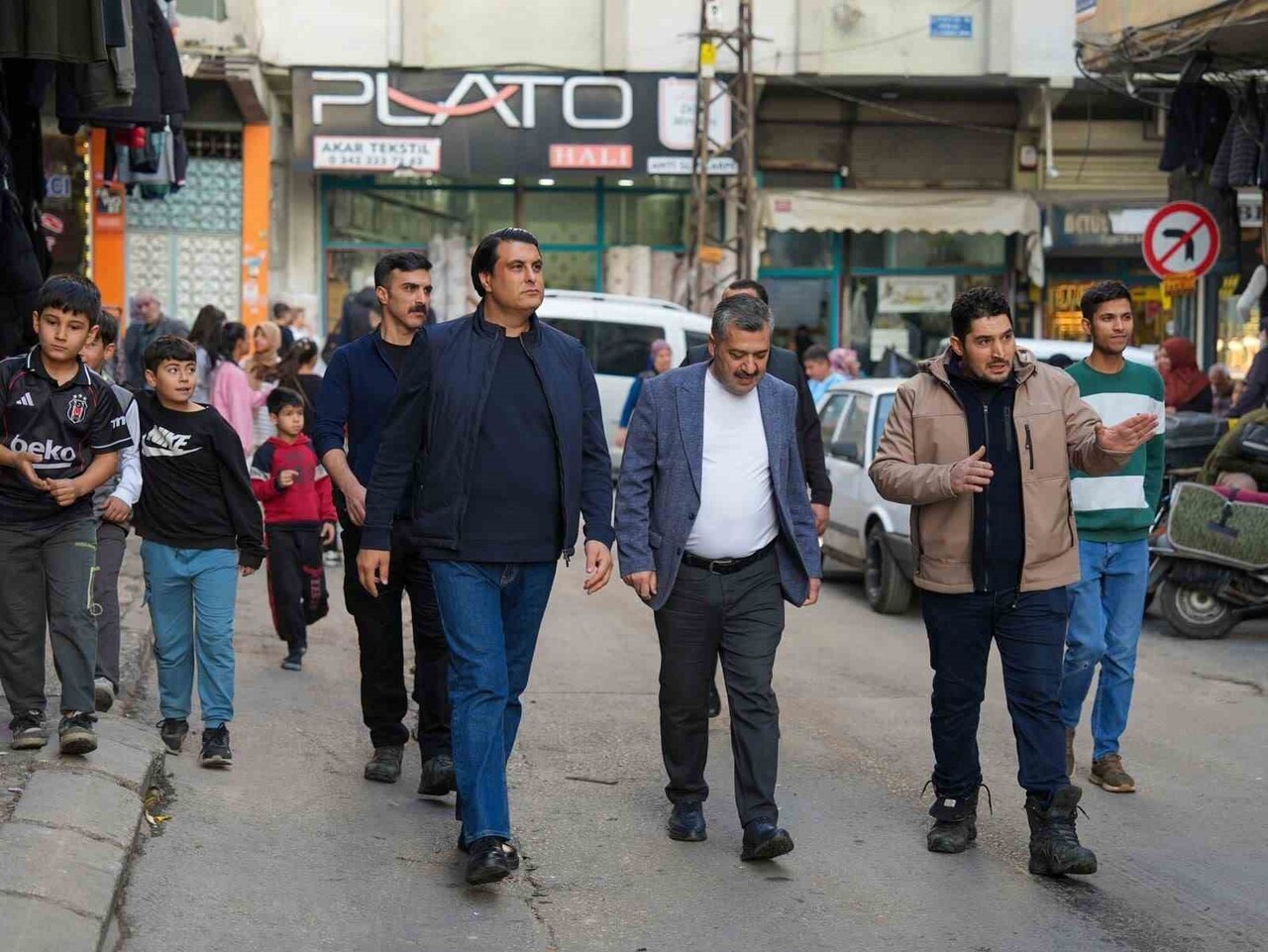 ŞEHİTKAMİL BELEDİYE BAŞKANI UMUT YILMAZ, KARŞIYAKA MAHALLESİ’NDE SAHA ZİYARETİ GERÇEKLEŞTİRDİ....