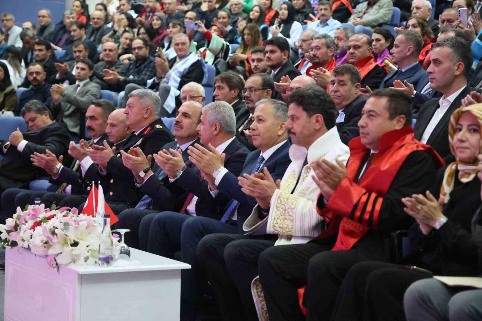 SELÇUK ÜNİVERSİTESİNDE AKADEMİK YIL, BAKAN YERLİKAYA’NIN KATILIMIYLA AÇILDI