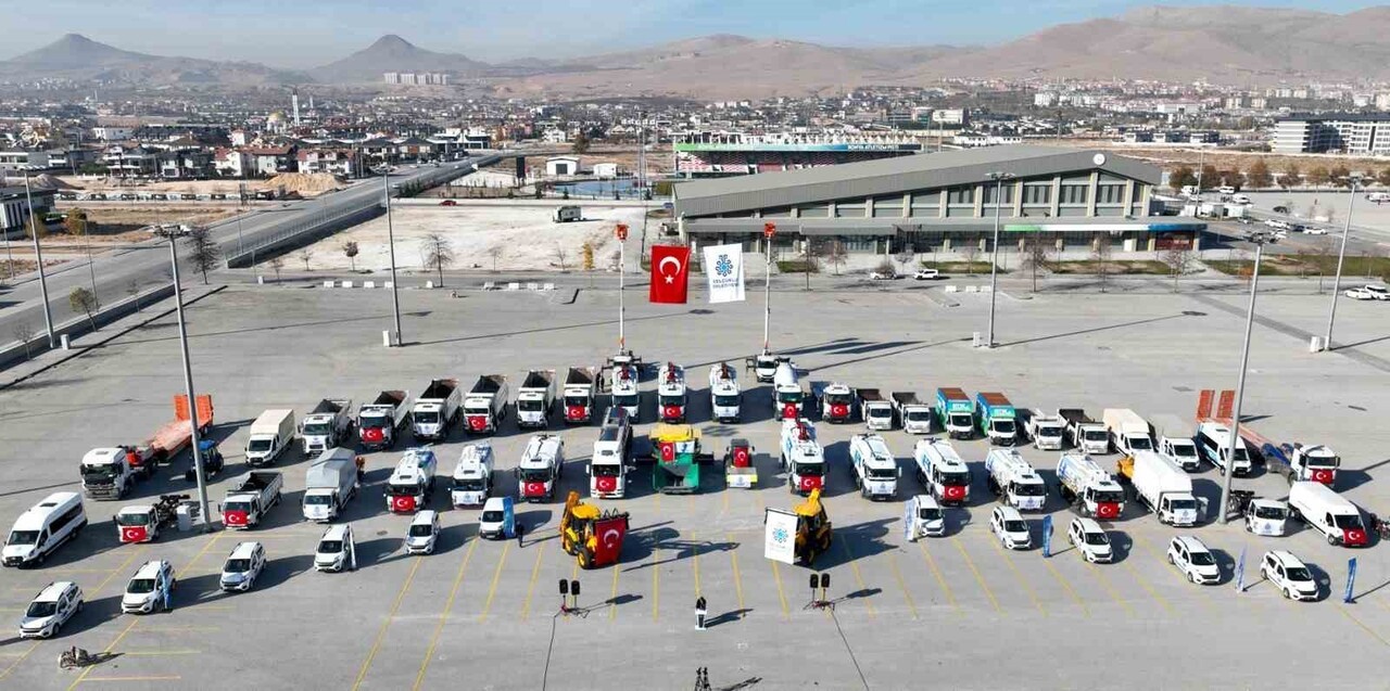 SELÇUKLU BELEDİYESİ, SELÇUKLU’YA DAHA KALİTELİ HİZMET VERMEK ADINA ARAÇ FİLOSUNU GÜÇLENDİRDİ. ...