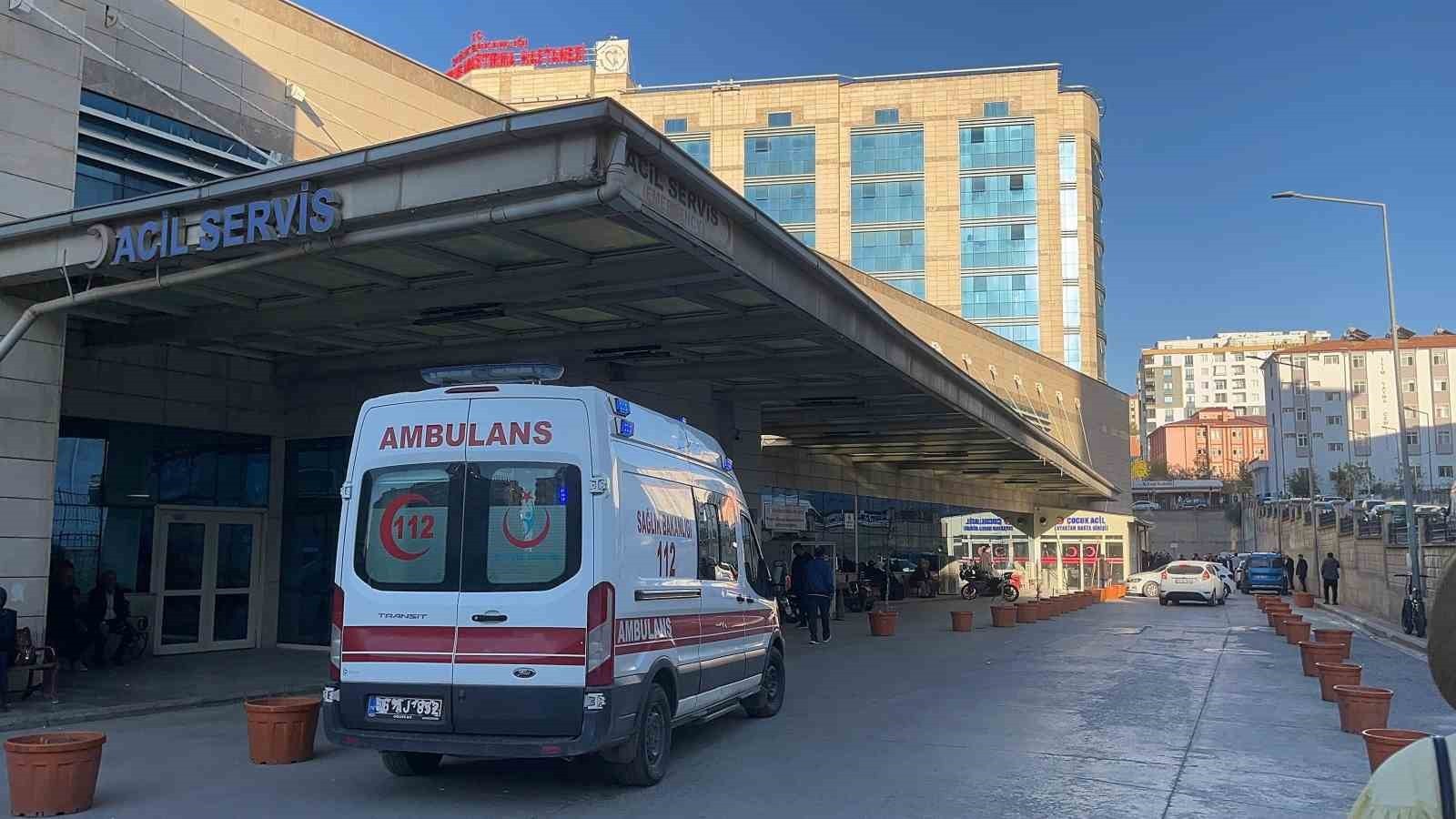 SİİRT’İN ŞİRVAN İLÇESİNDE 1,5 YAŞINDAKİ BEBEK, BOĞAZINA ÇEREZ KABUĞU KAÇMASI SONUCU HAYATINI...