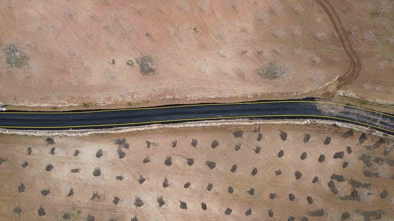 SİİRT’İN TİLLO İLÇESİNDE TOPLAM 8 BİN 400 METRE BİTÜMLÜ SICAK KARIŞIM (BSK) ASFALT ÇALIŞMASI...