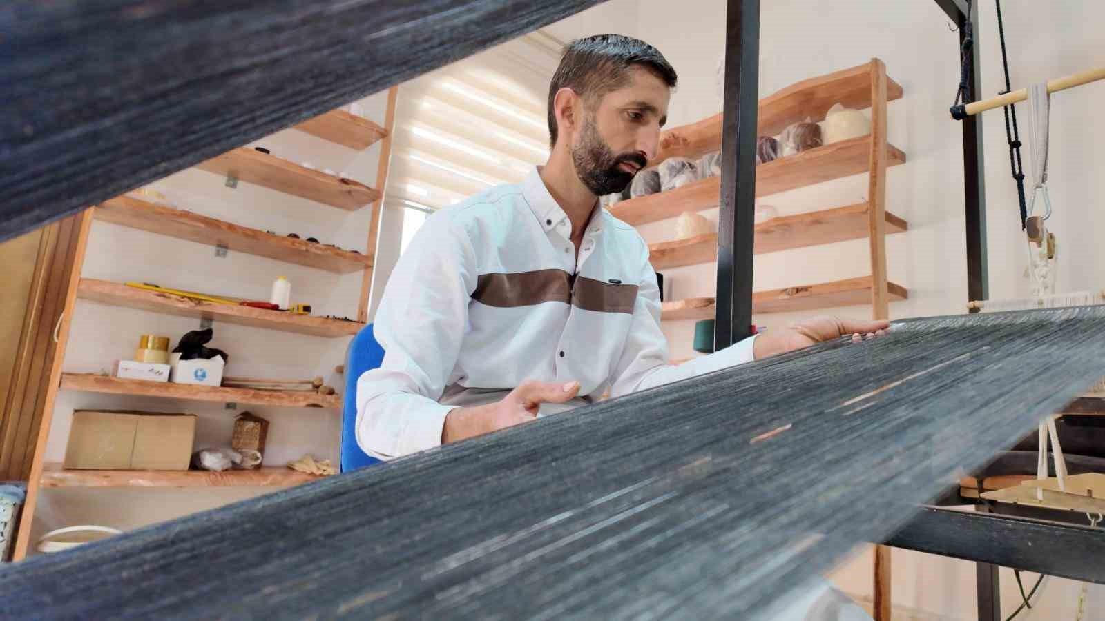 SİİRT OLGUNLAŞMA ENSTİTÜSÜNDE GÜNEYDOĞU'YA ÖZGÜ DOĞAL TİFTİKTEN ÜRETİLEN TESCİLLİ ŞAL ŞEPİK...