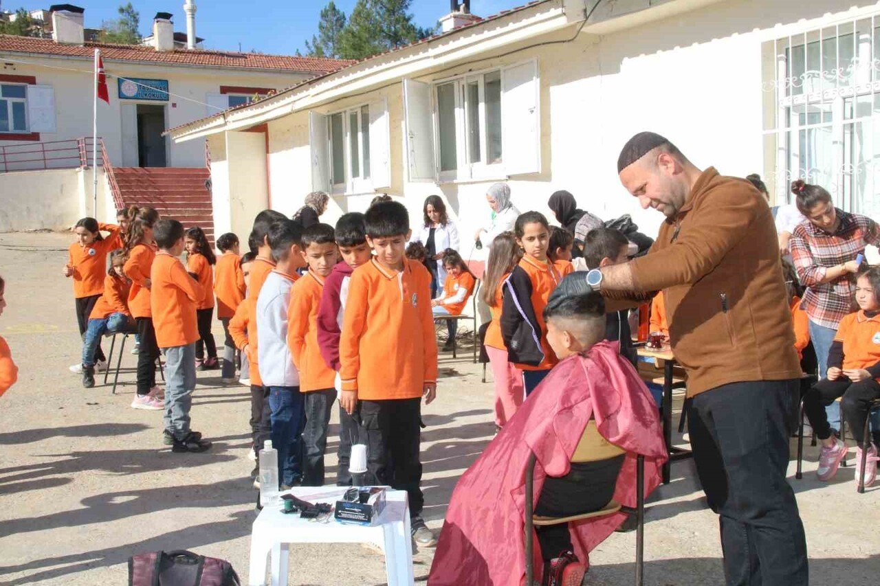 SİLVAN KAYMAKAM OSMAN OĞUZ EKŞİ'NİN ÖNCÜLÜĞÜNDE, MALABADİ AİLE DESTEK MERKEZİ KOORDİNATÖRÜ ESRA...