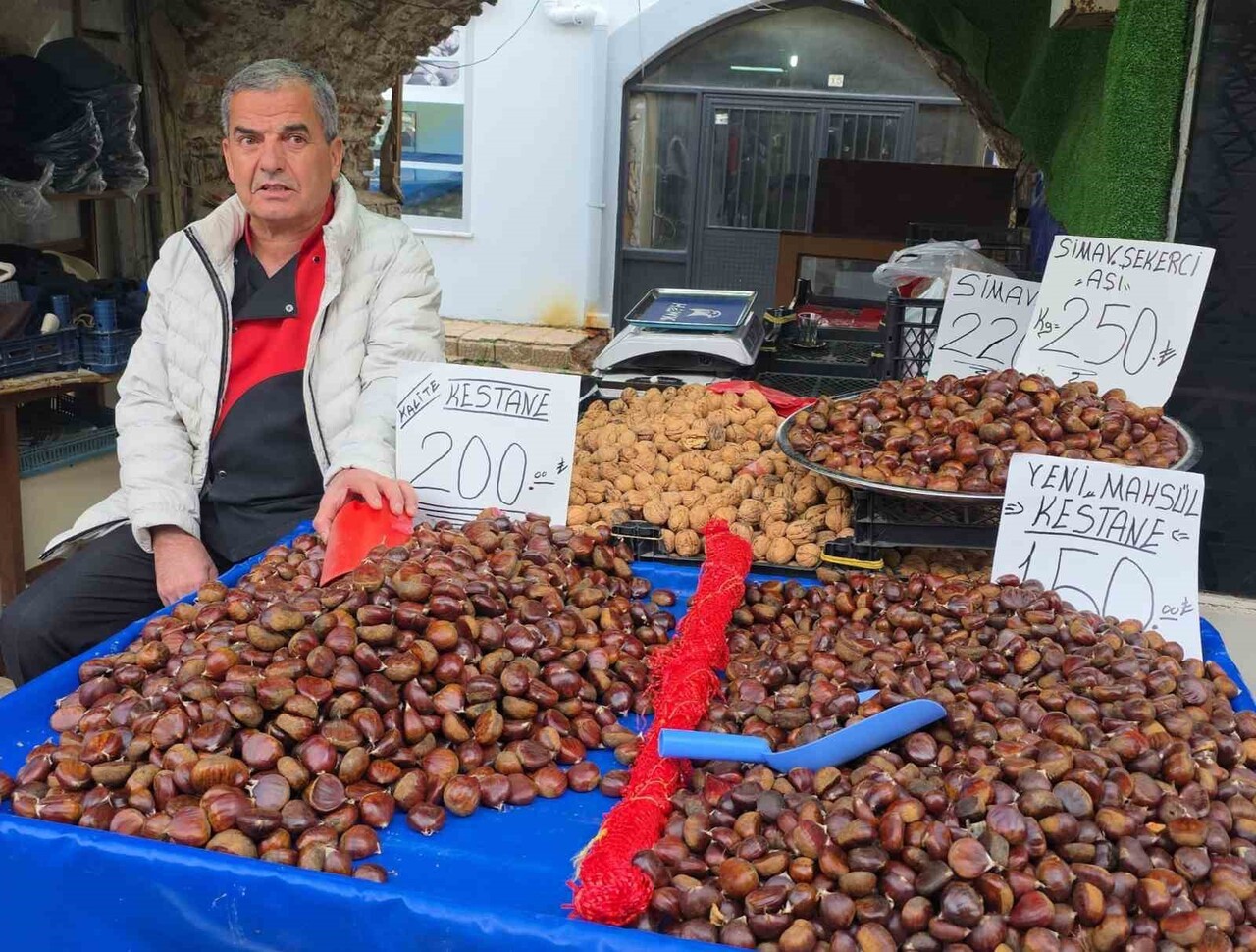 SİMAV KESTANESİ TEZGAHLARDA YERİNİ ALDI.