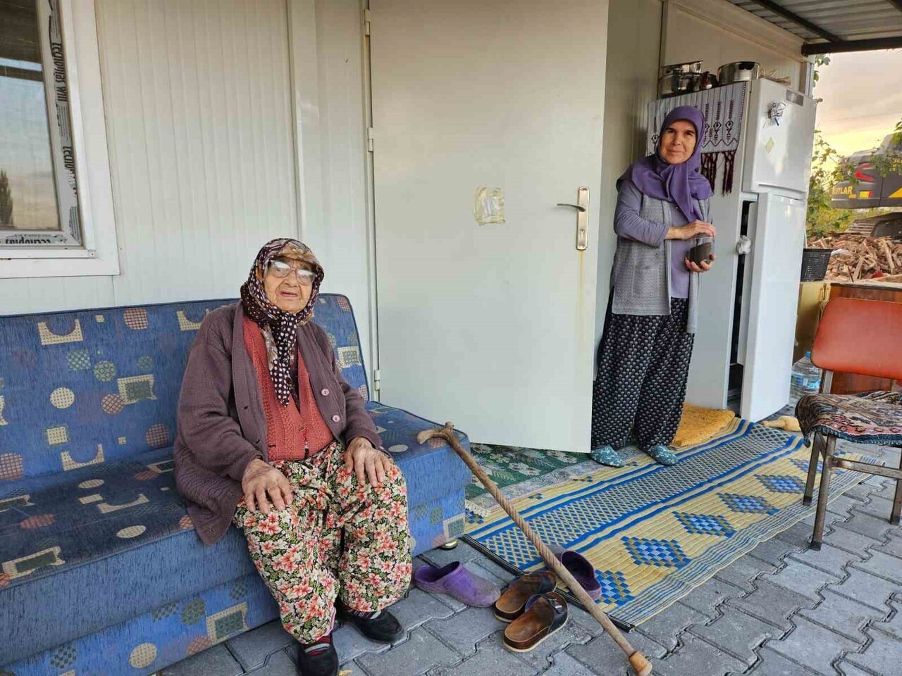 SINDIRGI’DA DEPREM SONRASI YARALAR SARILIYOR