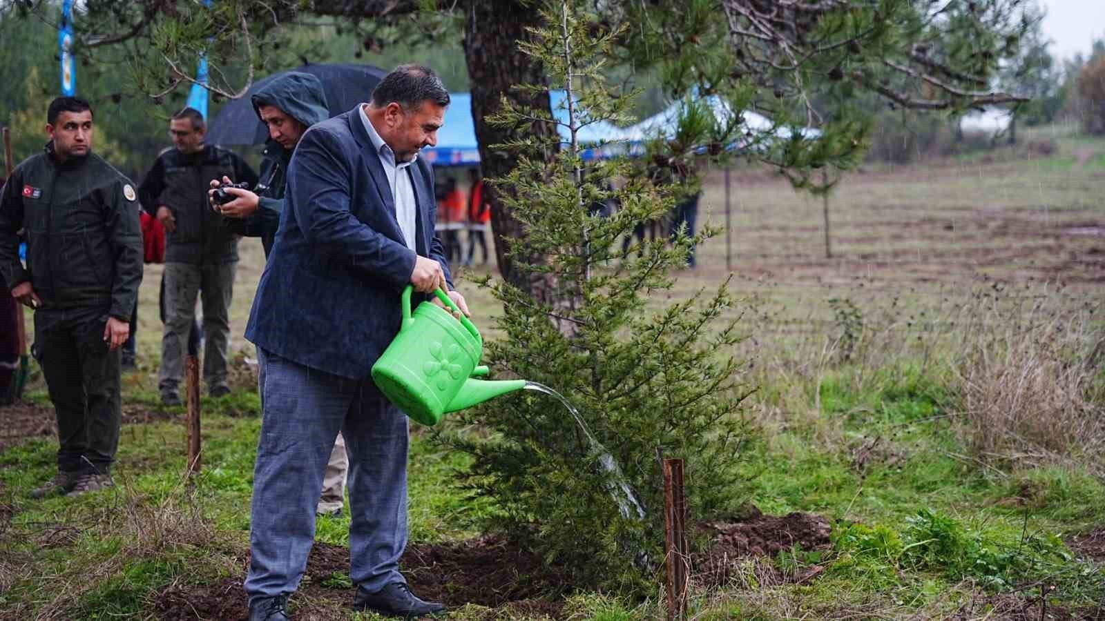 SINDIRGI’DA MİLLİ AĞAÇLANDIRMA GÜNÜ’NDE FİDANLAR TOPRAKLA BULUŞTU