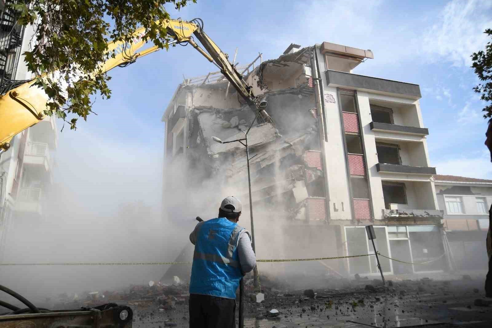 SINDIRGI "GENEL HAYATA ETKİLİ AFET BÖLGESİ" İLAN EDİLDİ (ARŞİV)