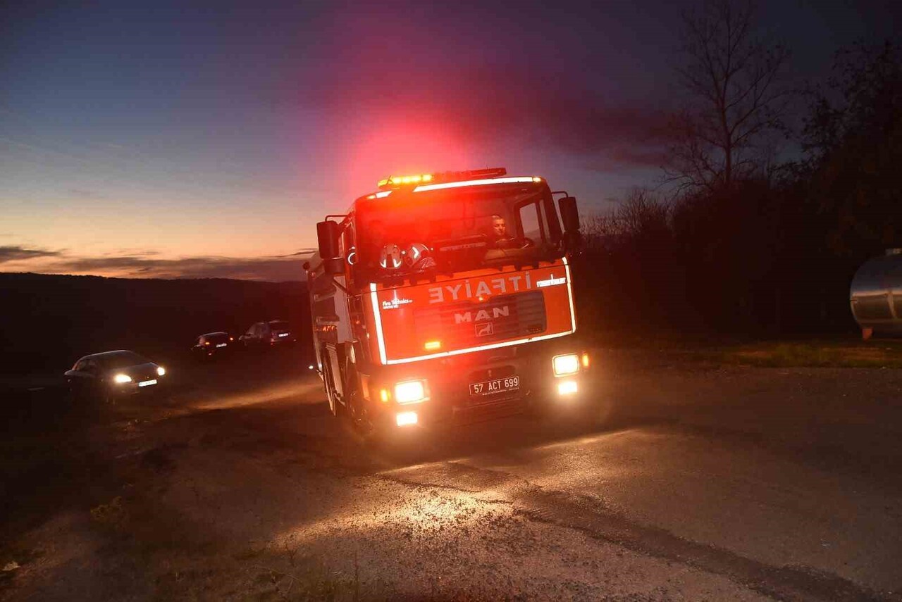 SİNOP'TA YANGIN İHBARI, EKİPLERİ ALARMA GEÇİRDİ. ÇOK SAYIDA İTFAİYENİN SEVK EDİLDİĞİ OLAY YERİNDE...