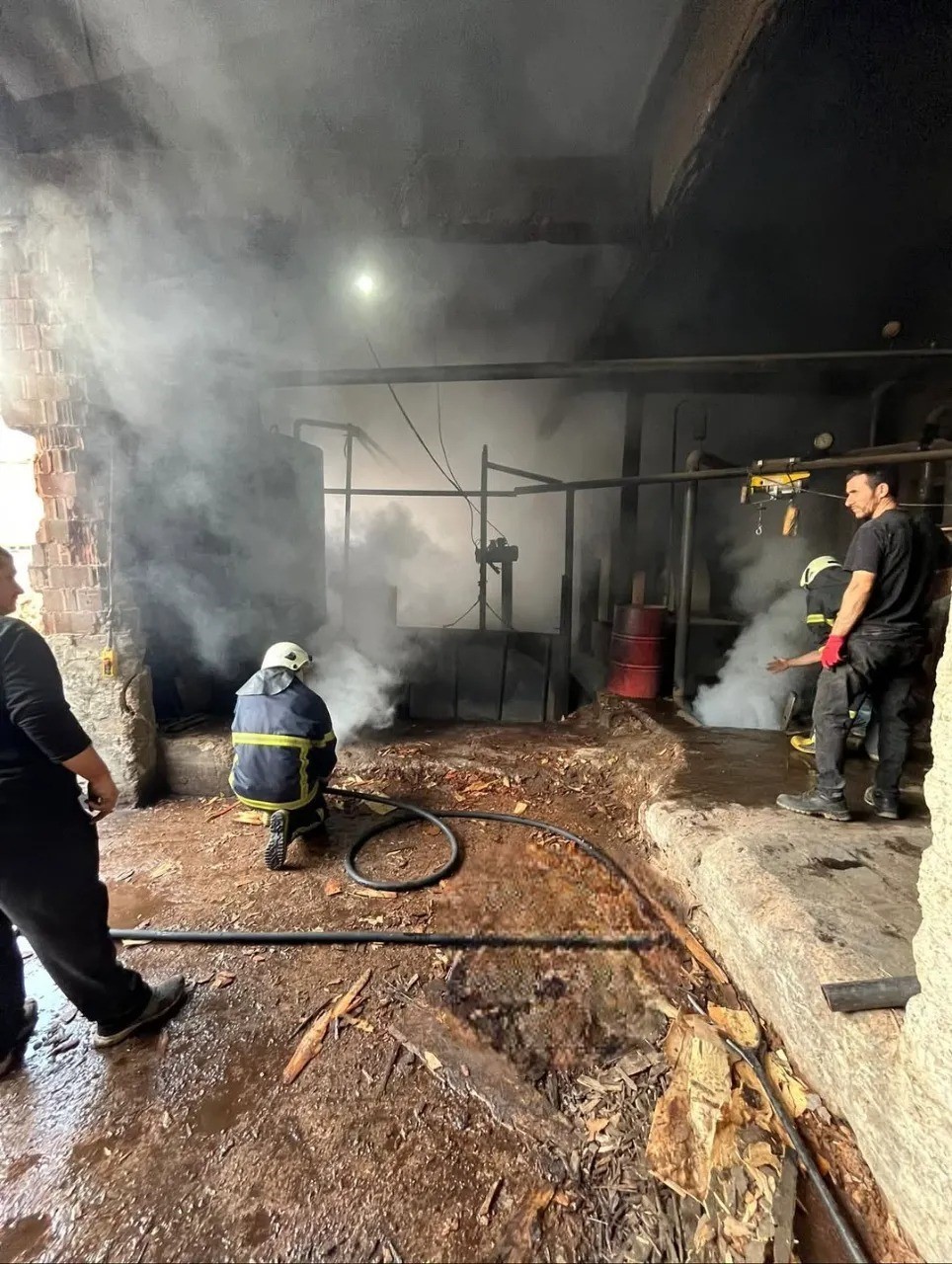 SİNOP’UN AYANCIK İLÇESİNDE SANAYİ SİTESİNDE FAALİYET GÖSTEREN BİR İŞ YERİNDE ÇIKAN YANGIN, İTFAİYE...