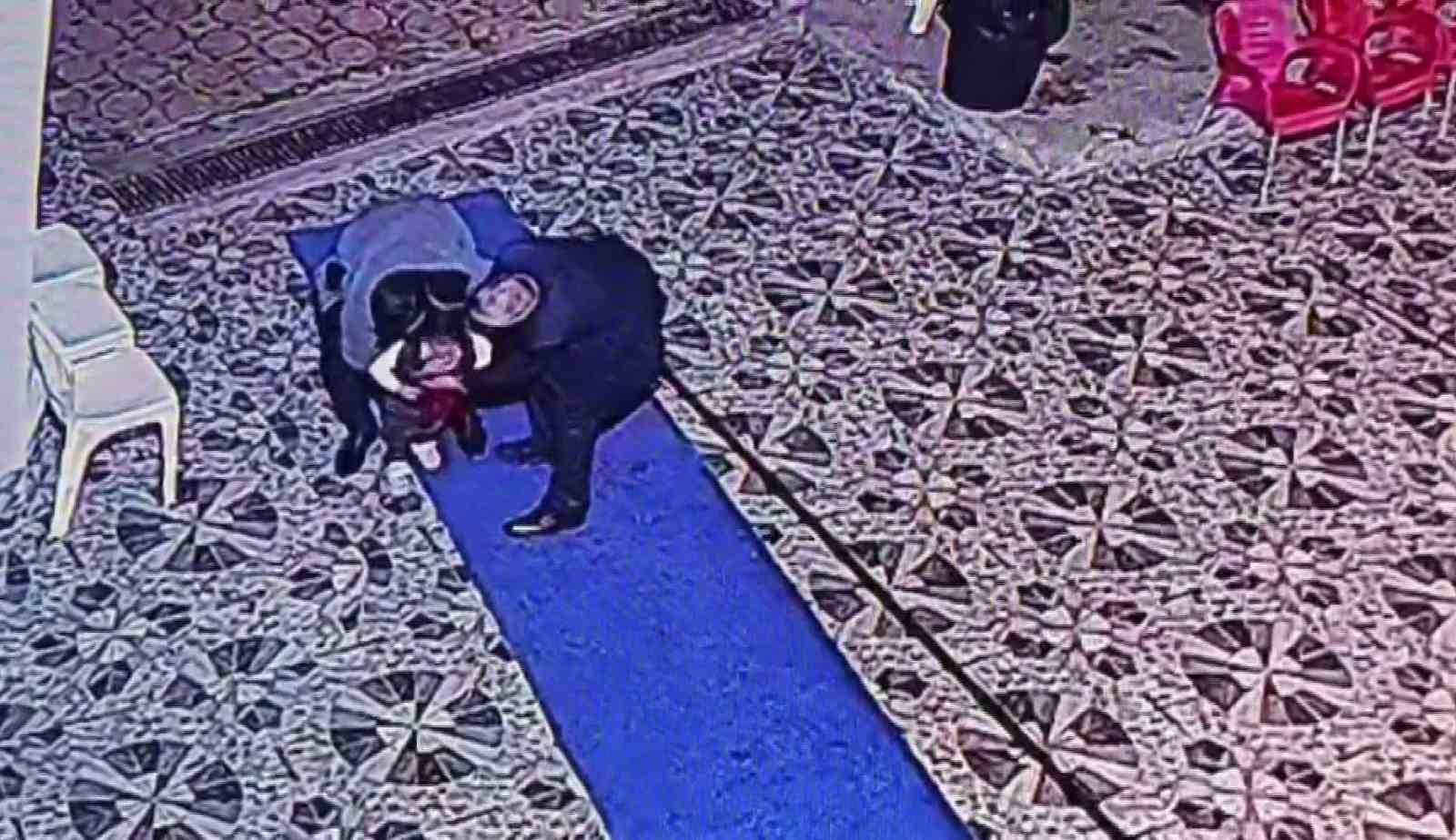 ŞIRNAK'TA BİR DÜĞÜNDE 5 YAŞINDAKİ ÇOCUĞUN BOĞAZINA KAÇAN ŞEKER, SALONDA BULUNAN GAZETECİNİN...