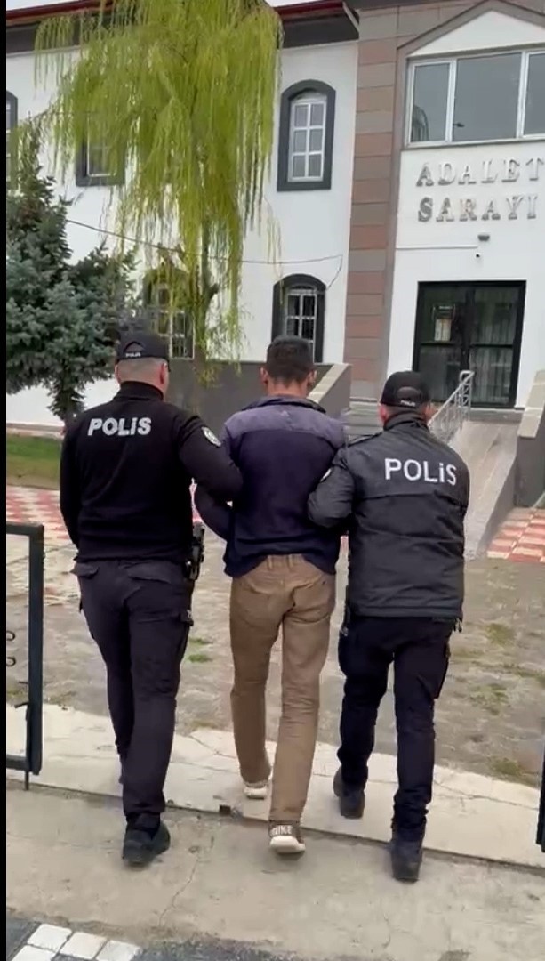 SİVAS’IN GEMEREK İLÇESİNDE UYUŞTURUCU KULLANMAK SUÇUYLA ARANAN ŞAHISLAR YAKALANDI.