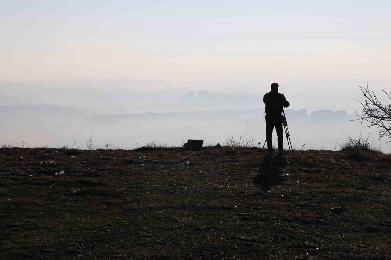SİVAS’TA SABAH SAATLERİNDEN İTİBAREN ETKİLİ OLAN YOĞUN SİS, KENTİ ADETA BEYAZ BİR ÖRTÜYLE KAPLADI....