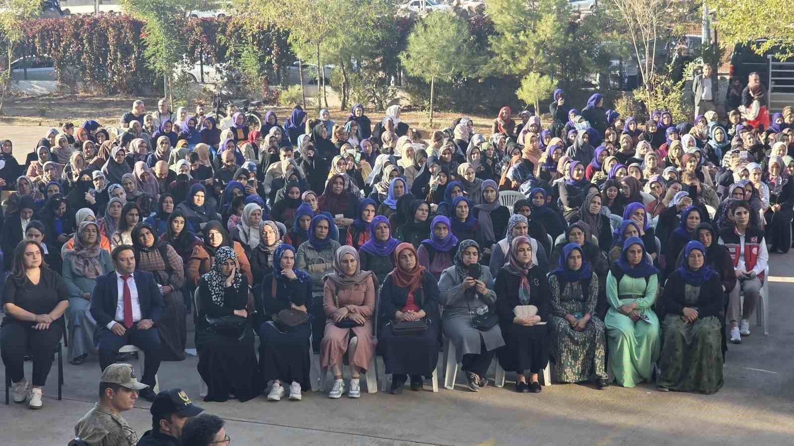 SİVEREK'TE BAĞIMLILIKLA MÜCADELE MAHALLE TOPLANTISI DÜZENLENDİ