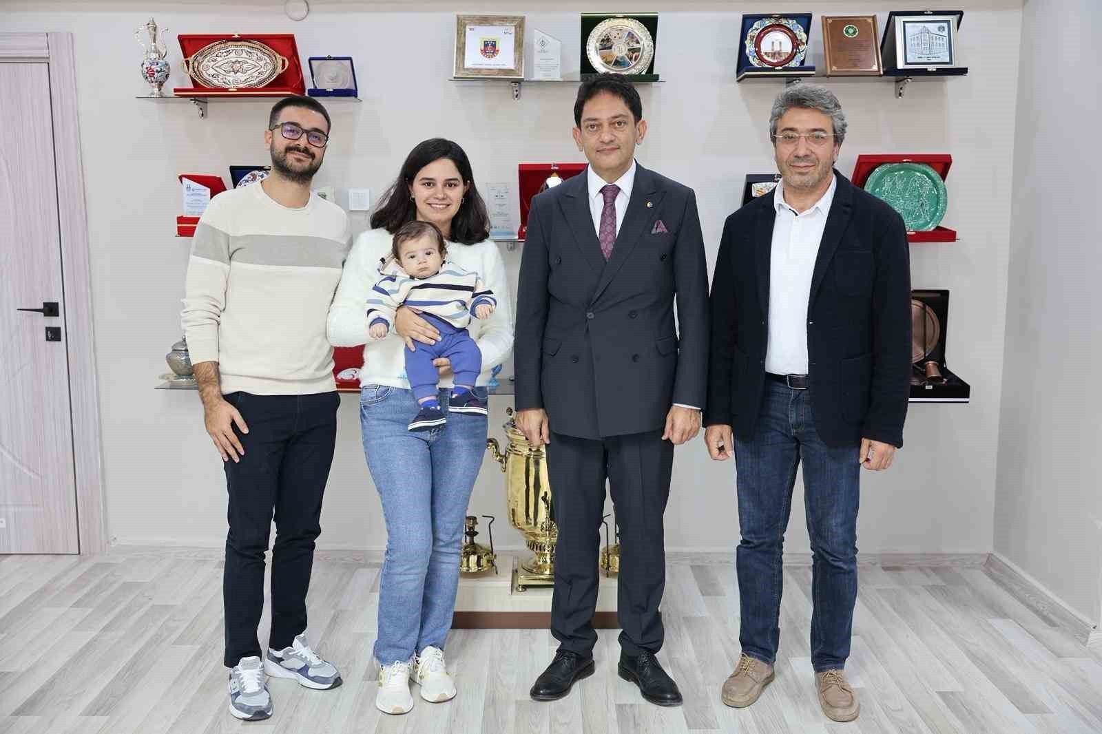 SMA TİP 1 HASTASI TEOMAN ÇİFTÇİ’NİN AİLESİ, ERZURUM TİCARET BORSASI YÖNETİM KURULU BAŞKANI HAKAN...