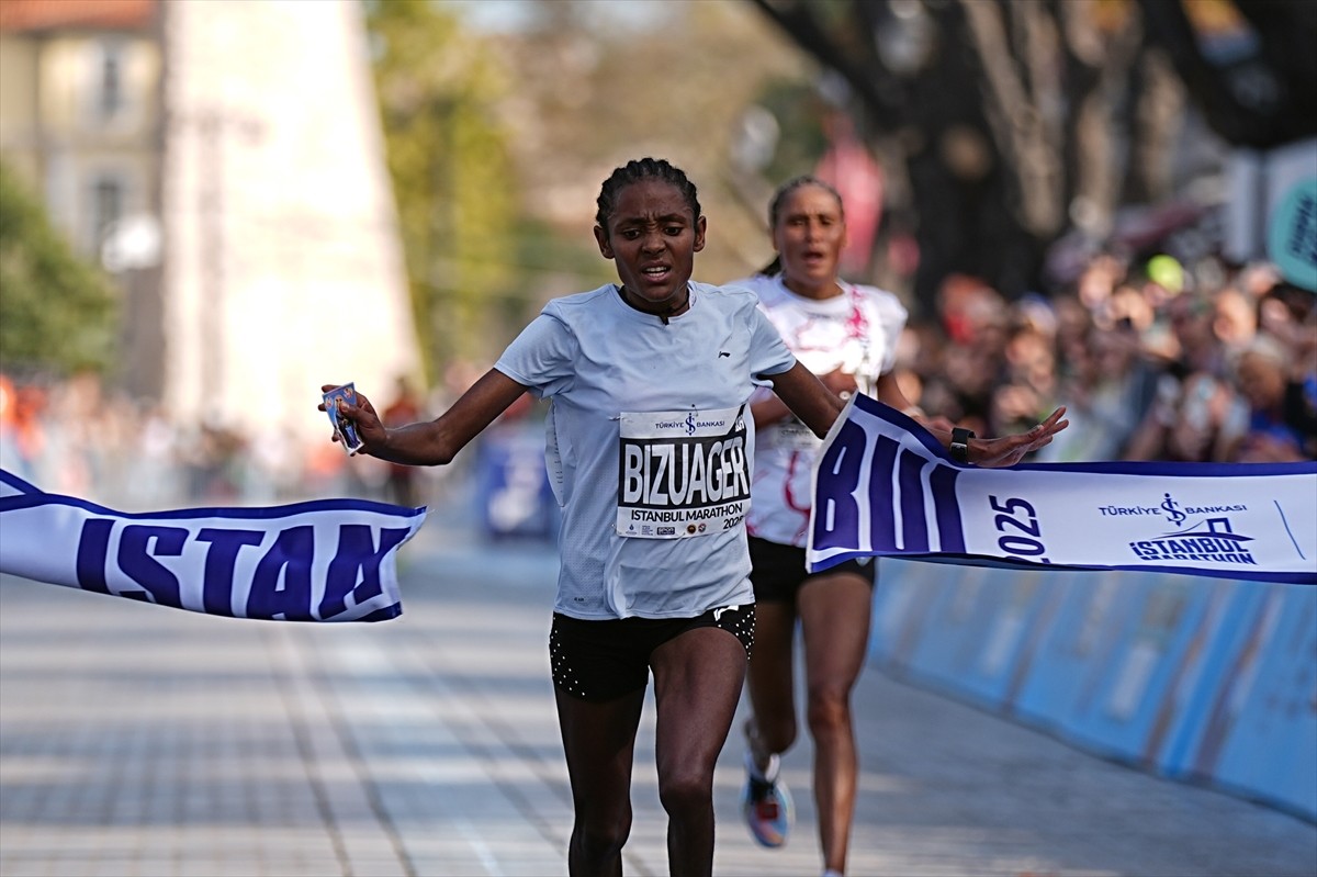 Spor İstanbul tarafından düzenlenen Türkiye İş Bankası 47. İstanbul Maratonu'nu kadınlarda...