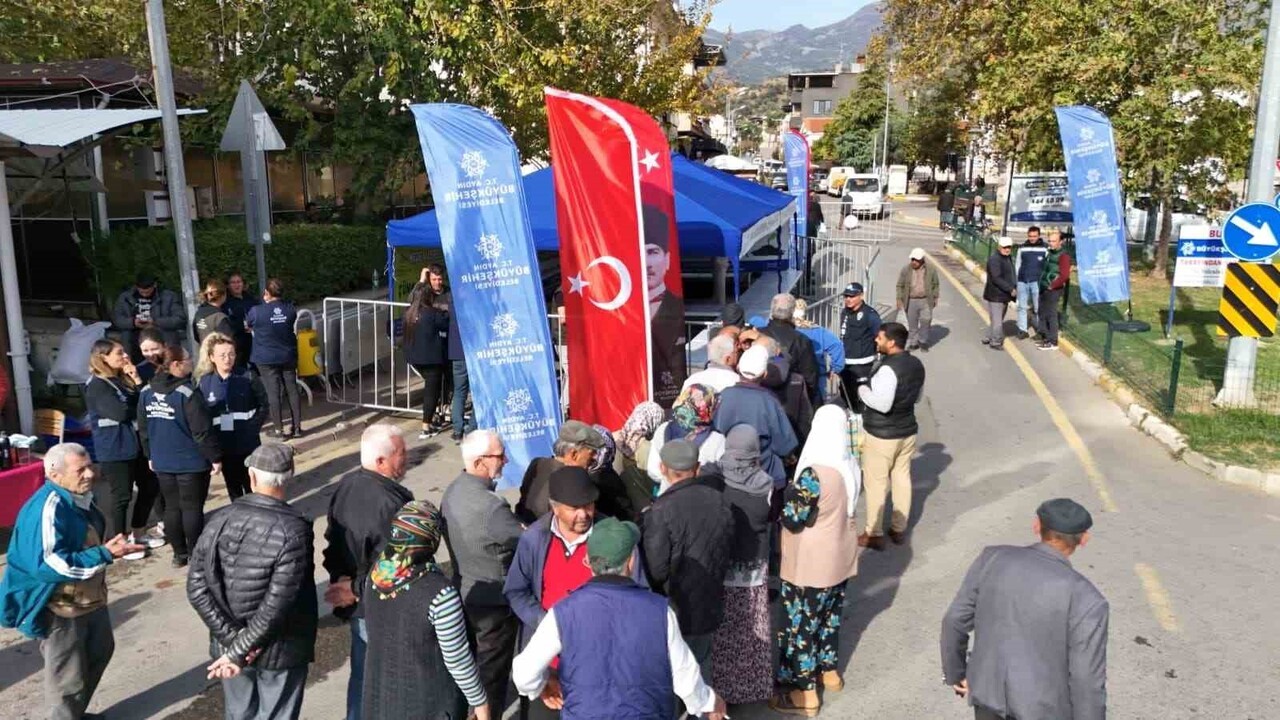 SULTANHİSAR’DA KIŞLIK FİDELER VATANDAŞLARA DAĞITILDI