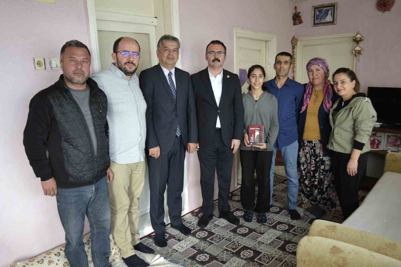 SULTANHİSAR KAYMAKAMI ALİ EKBER ATEŞ, 'MİSAFİRİM KAYMAKAMIM' PROJESİ KAPSAMINDA 8. VE 12. SINIF...