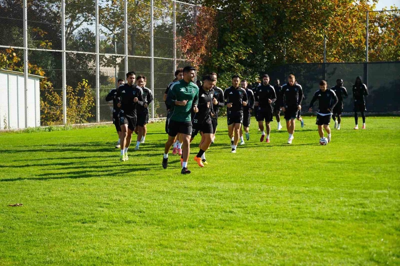 SÜPER LİG’DE CUMA AKŞAMI GENÇLERBİRLİĞİ’Nİ AĞIRLAYACAK KOCAELİSPOR’DA MAÇIN HAZIRLIKLARI SÜRÜYOR....