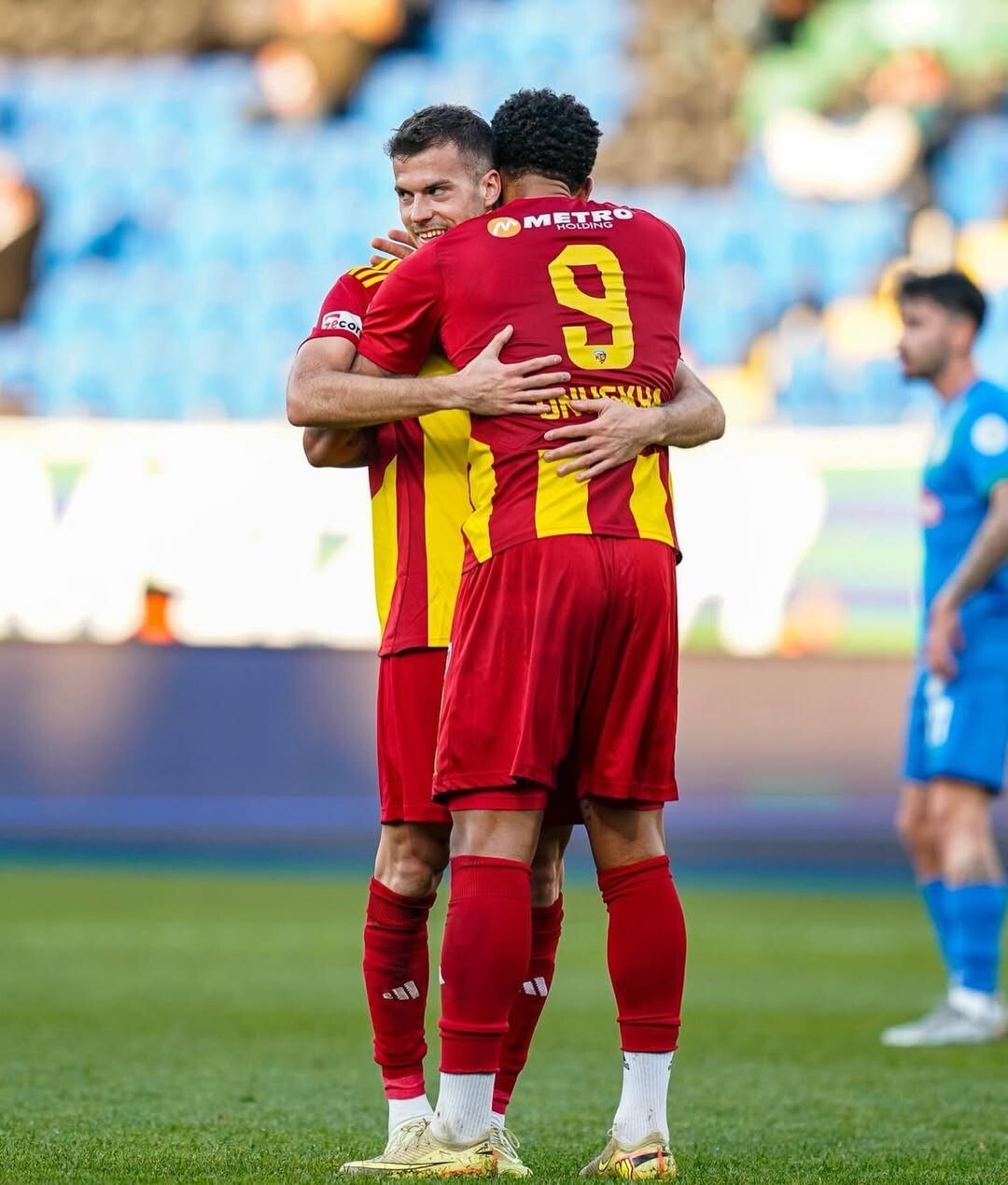 SÜPER LİG EKİPLERİNDEN KAYSERİSPOR'UN SLOVAK OYUNCUSU LASZLO BENES ÇAYKUR RİZESPOR MAÇINDA HEM...