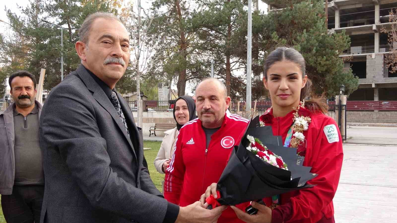 SUUDİ ARABİSTAN’IN RİYAD KENTİNDE DÜZENLENEN 2025 İSLAMİ DAYANIŞMA OYUNLARI’NDA ALTIN MADALYA...