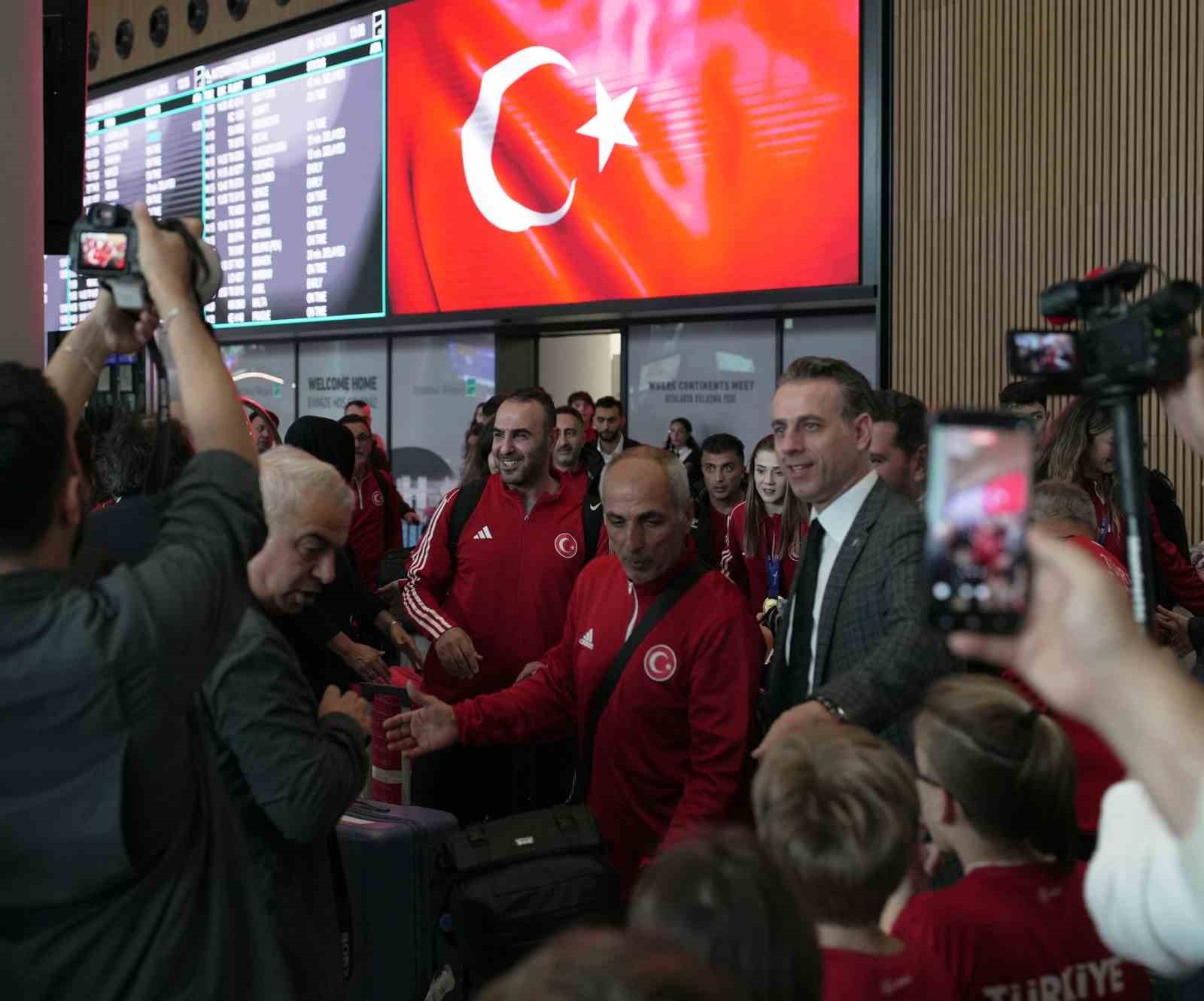 TAEKWONDO MİLLİ TAKIMI, TÜRKİYE’YE DÖNDÜ.
