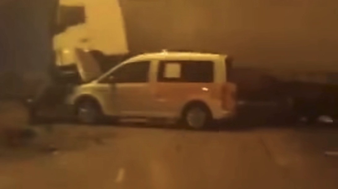 TAG OTOYOLU’NDA 12 ARACIN KARIŞTIĞI ZİNCİRLEME KAZA: 2’Sİ AĞIR 13 YARALI