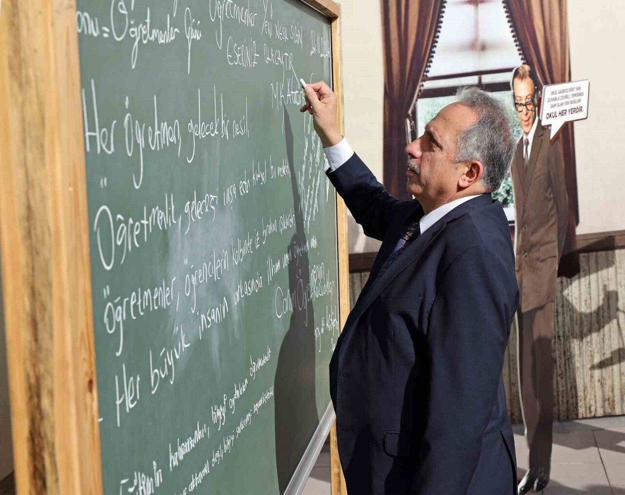 TALAS BELEDİYE BAŞKANI MUSTAFA YALÇIN; 24 KASIM ÖĞRETMENLER GÜNÜ MÜNASEBETİYLE YAYIMLADIĞI...