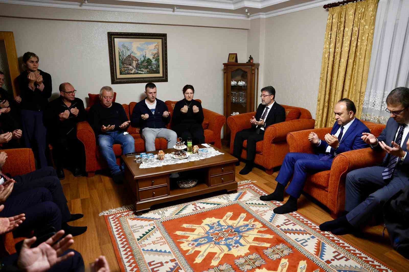 TARIM VE ORMAN BAKANI YUMAKLI'DAN, HIRVATİSTAN’DA DÜŞEN UÇAKTA ŞEHİT OLAN PİLOTUN AİLESİNE...