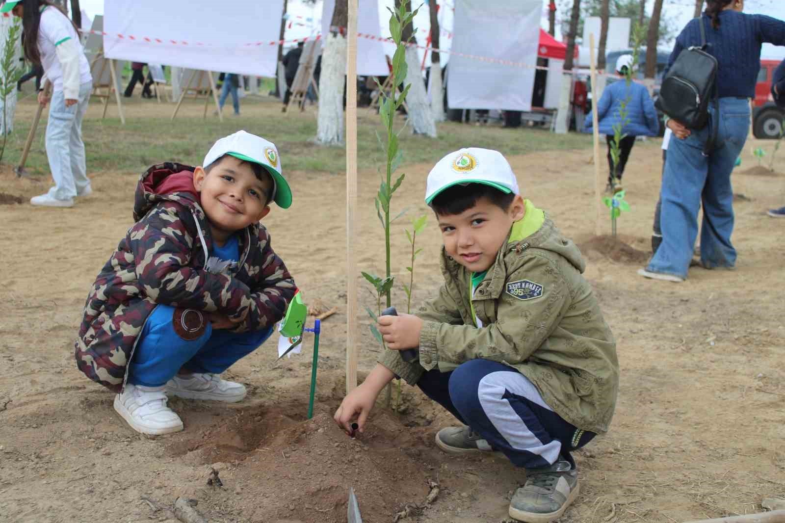 TARIM VE ORMAN BAKANLIĞI KOORDİNESİNDE BAŞLATILAN AĞAÇLANDIRMA SEFERBERLİĞİ ÇERÇEVESİNDE AYDIN’IN...