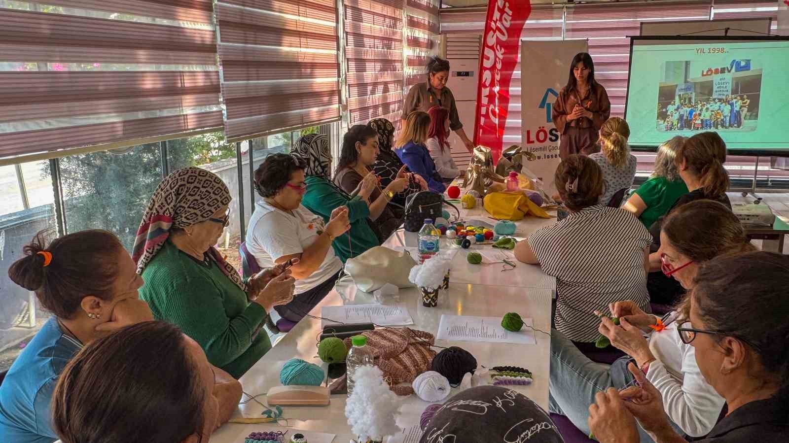 TARSUS BELEDİYESİNİN DÜZENLEDİĞİ AMİGURUMİ KUKLA ATÖLYESİNDE ÜRETİLEN EL EMEĞİ KUKLALAR, LÖSEMİLİ...